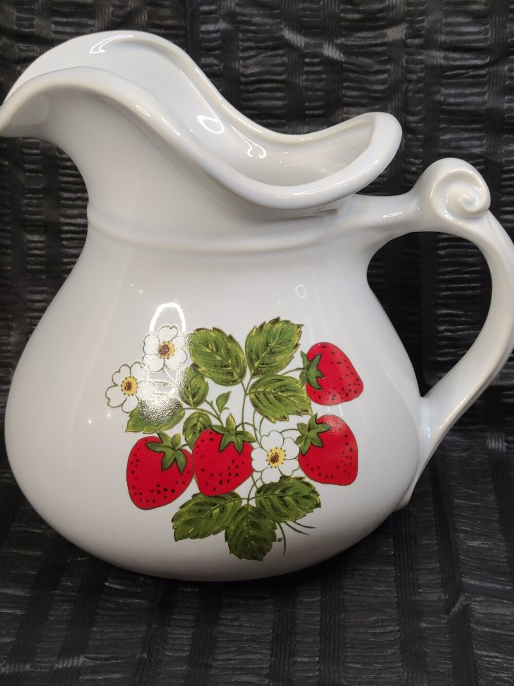 McCoy Vintage Ceramic Pottery Strawberry White Pitcher 7515 7.5"H - Picture 4 of 11